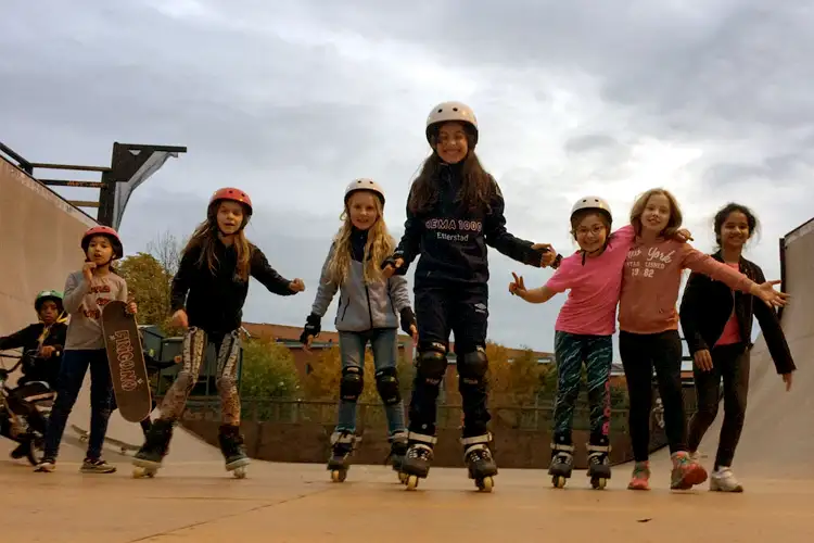 FRIGO Ruller på Jordal -  Barn skater med FRIGO på Jordal Skatepark